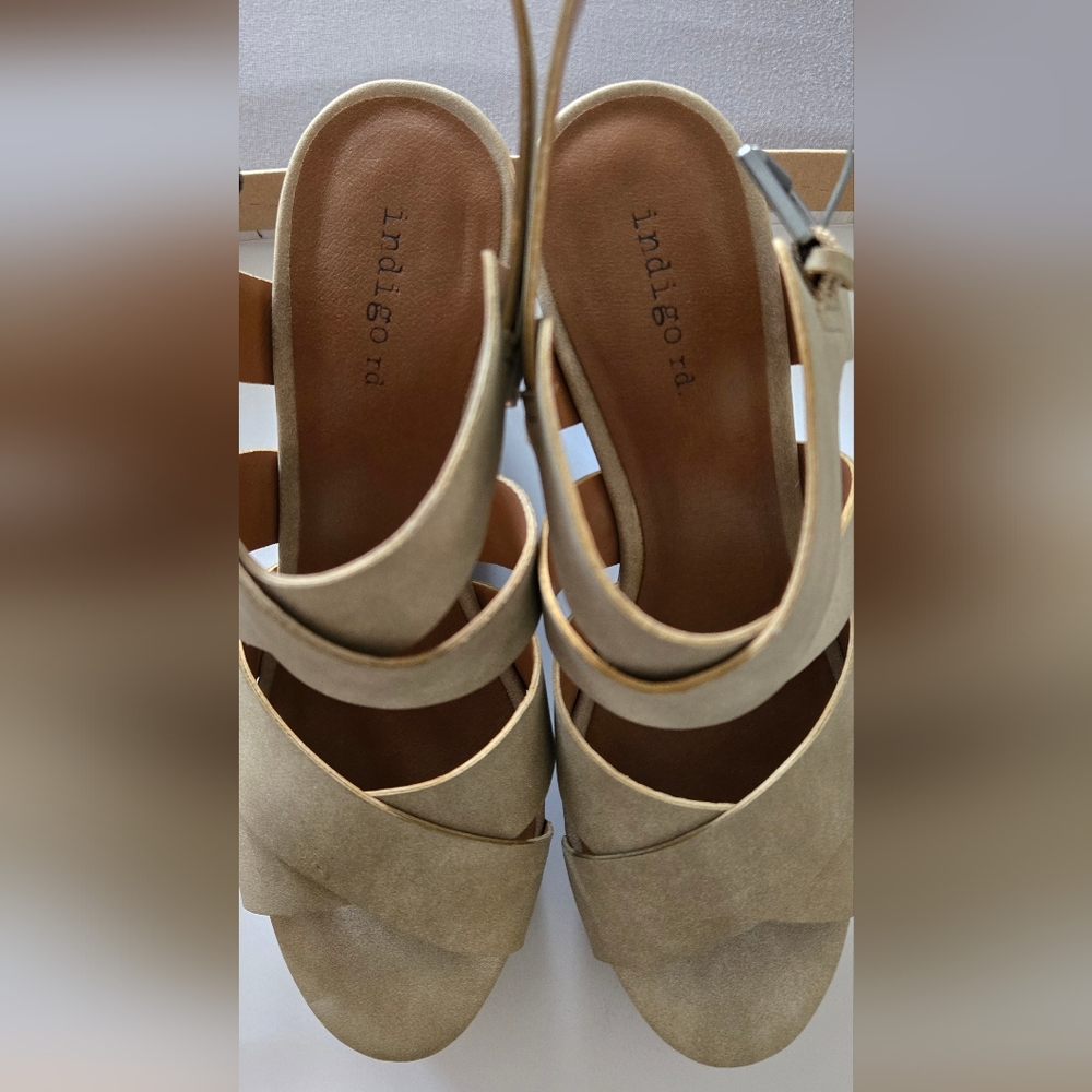 Taupe Indigo rd. 8M Wedges - Picture 8 of 9